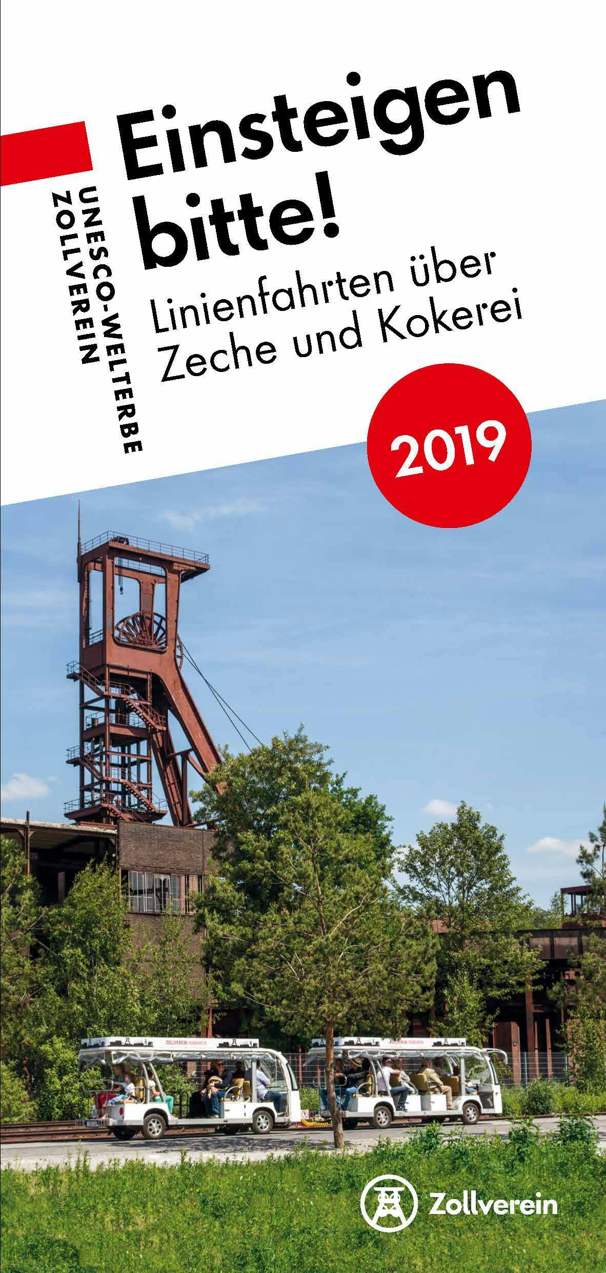 Titelbild eines Flyers mit schräg gesetztem Text: Einsteigen bitte! Linienfahrten über Zeche und Kokerei. Ein roter Kreis enthält die Jahreszahl 2019. Darunter ein Foto des Zollverein-Geländes mit dem historischen Fördergerüst von Schacht 1/2/8. Im Vordergrund fahren zwei weiße Besucherfahrzeuge der Zollverein-Rundfahrten mit Gästen durch das grüne Gelände, eingerahmt von Bäumen. Unten rechts das weiße Zollverein-Logo.