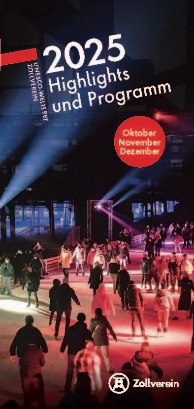 Titelblatt eines Veranstaltungsprogramms der Stiftung Zollverein für 2025 mit der Aufschrift Highlights und Programm sowie den Monaten Oktober, November, Dezember. Im unteren Bildteil sind zahlreiche Menschen auf einer beleuchteten Eisbahn zu sehen, umgeben von bunten Lichtstrahlen.