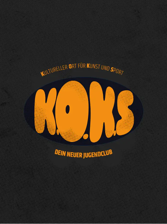 Zentral steht ein großes, orangefarbenes Oval mit der Aufschrift 'K.O.K.S' in dicken, verspielten Buchstaben. Darüber verläuft in einem Bogen der Text 'Kultureller Ort für Kunst und Sport', darunter steht 'Dein neuer Jugendclub'. Der Hintergrund ist dunkel und strukturiert.